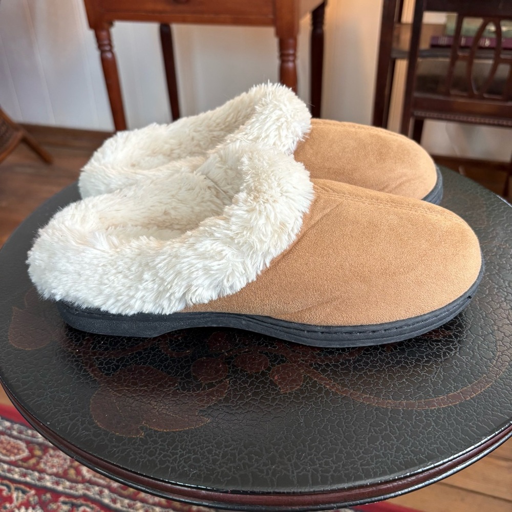 NWT Dearfoams Houseshoes women’s size 8